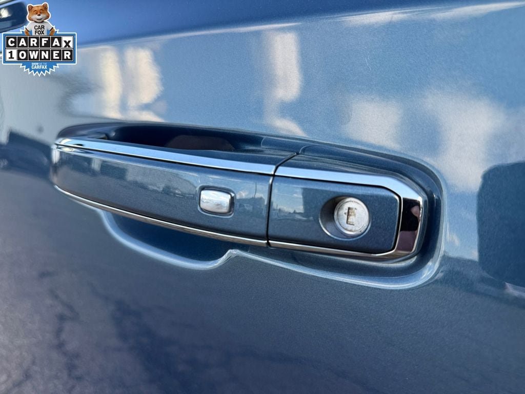 Used 2025 GMC Yukon XL Denali AWD/4WD image 30