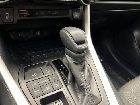 Used 2025 Toyota RAV4 XLE image 17