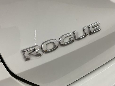 Used 2017 Nissan Rogue SV FWD image 22
