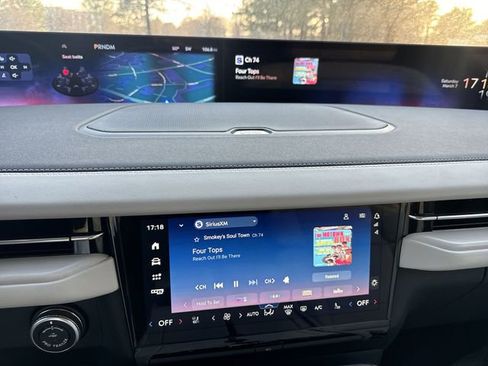 New 2026 Lincoln Navigator L Reserve AWD/4WD image 16