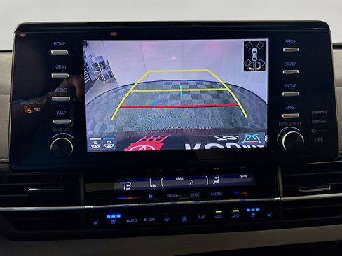 Used 2021 Toyota Sienna Limited image 14
