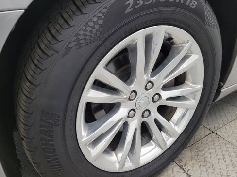 Used 2017 Chrysler 300 C image 31