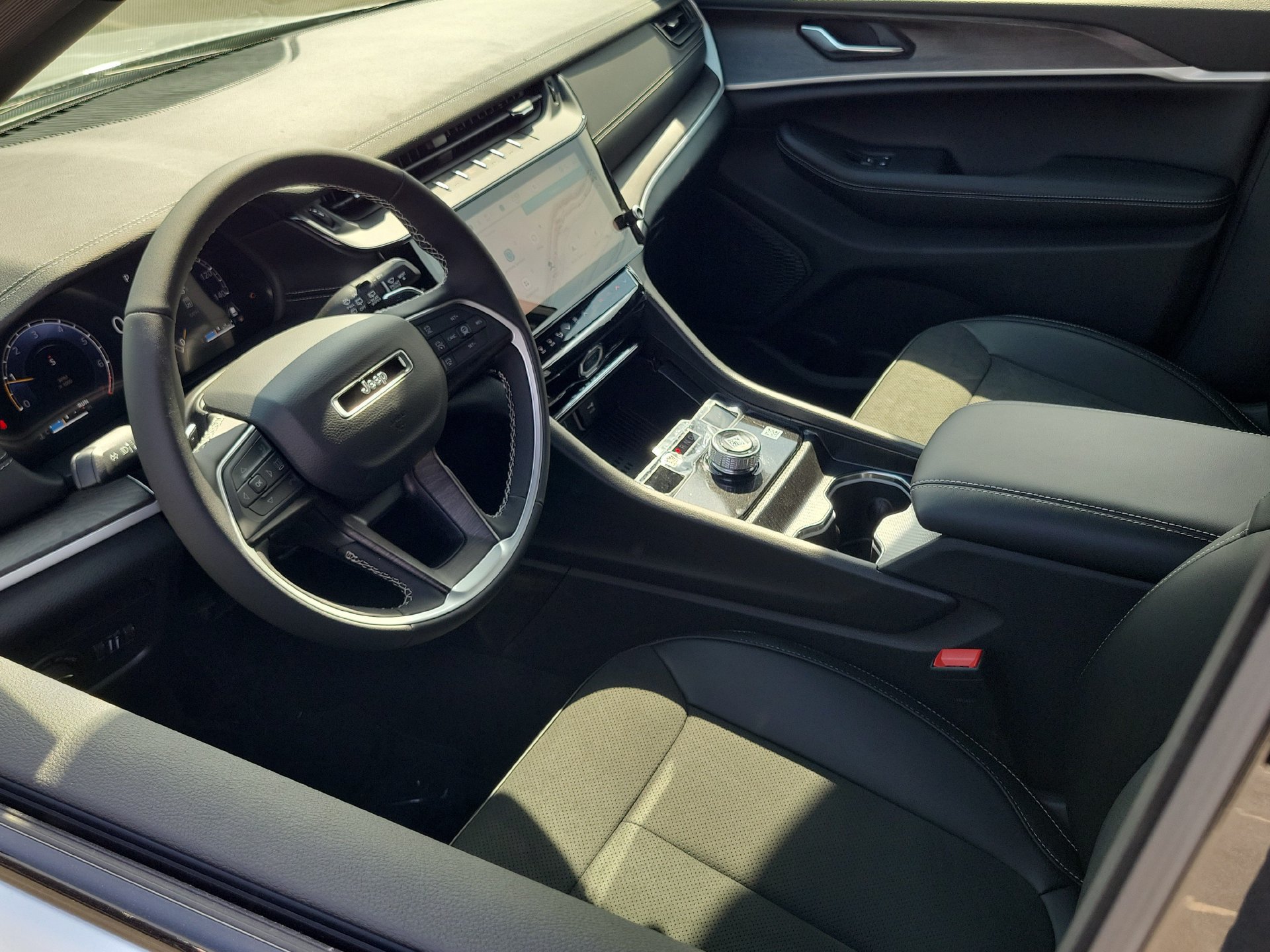 New 2026 Jeep Grand Cherokee Altitude RWD image 3