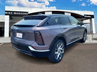 New 2025 Cadillac Optiq Luxury 1 video 3
