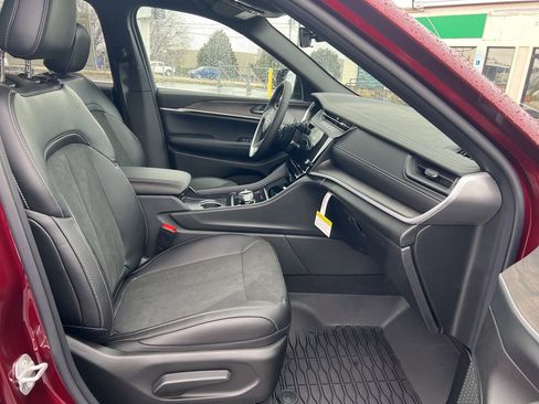 New 2026 Jeep Grand Cherokee Altitude image 20