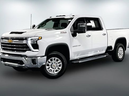 Used 2024 Chevrolet Silverado 2500 LTZ w/ LTZ Premium Package AWD/4WD image 2