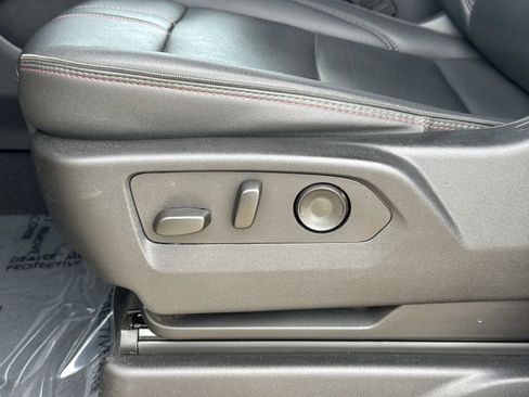 Used 2025 Chevrolet Suburban RST image 22