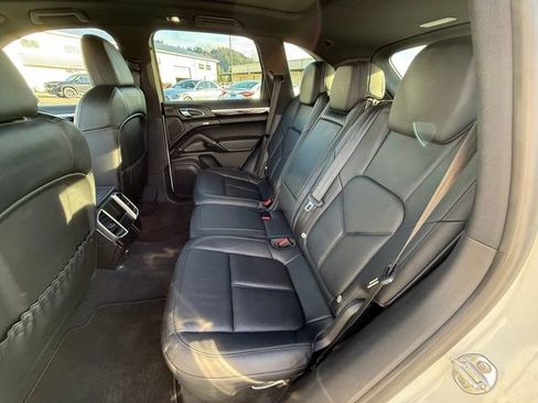 Used 2014 Porsche Cayenne w/ Basic Package image 19