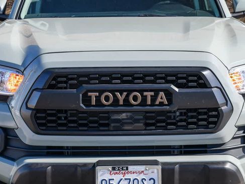 Used 2023 Toyota Tacoma Trail Edition w/ Trail Edition image 5