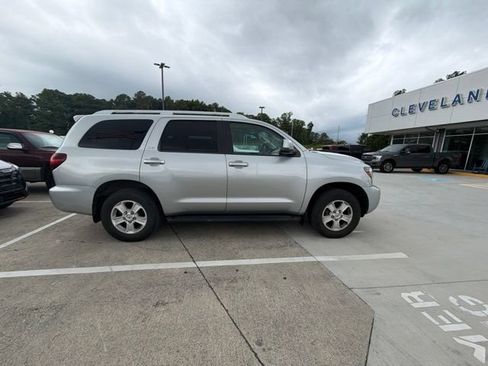 Used 2022 Toyota Sequoia SR5 AWD/4WD image 15