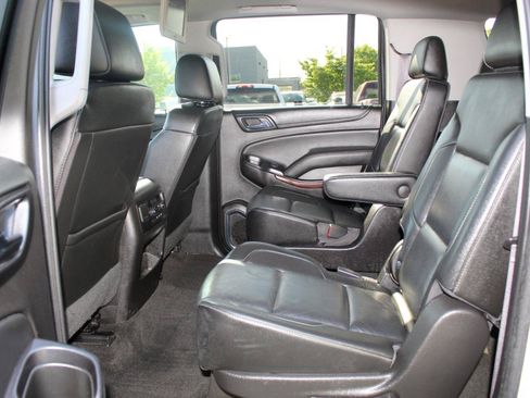 Used 2017 GMC Yukon XL SLT w/ Open Road Package AWD/4WD image 13