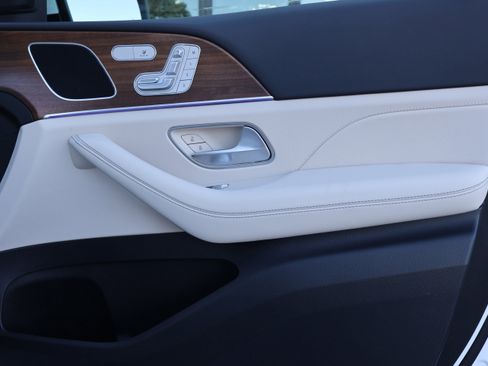 Certified 2025 Mercedes-Benz GLE 350 GLE 350W4 w/ 3rd Row Seat Package image 27