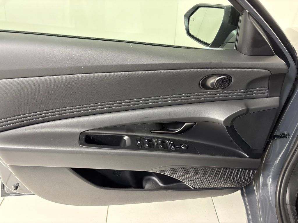 New 2026 Hyundai Elantra SEL Sport FWD image 17