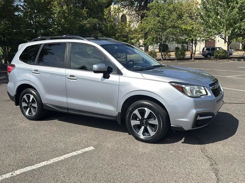 Used 2017 Subaru Forester 2.5i Premium AWD/4WD image 4