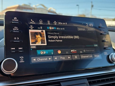 Used 2018 Honda Accord Touring image 19