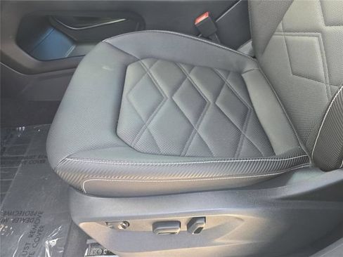 Used 2025 Volkswagen Atlas Cross Sport SE FWD image 18