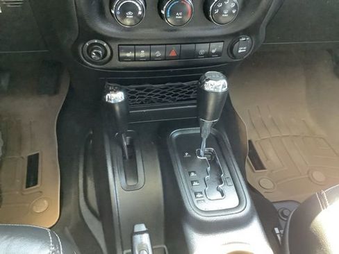 Used 2018 Jeep Wrangler Unlimited Sahara w/ Connectivity Group AWD/4WD image 29