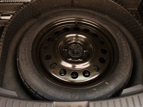 Used 2018 Ford Escape Titanium w/ Ford Safe & Smart Package FWD image 39