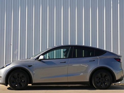 Used 2025 Tesla Model Y Long Range image 9