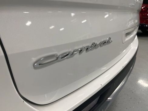 Used 2022 Kia Carnival SX image 7