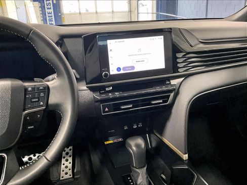 Used 2025 Toyota Camry SE image 18