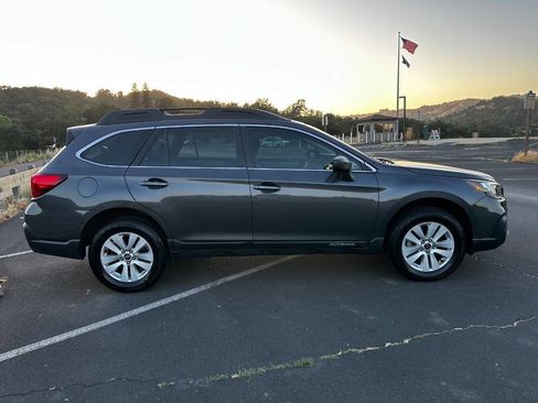 Used 2019 Subaru Outback 2.5i image 4