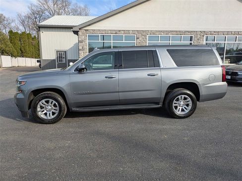 Used 2020 Chevrolet Suburban LT AWD/4WD image 3