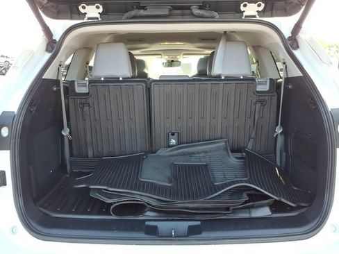 Certified 2024 Toyota Highlander Limited AWD/4WD image 29