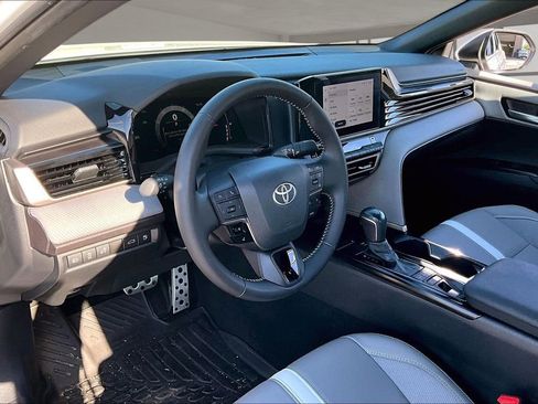 Used 2025 Toyota Camry SE w/ Convenience Package FWD image 17