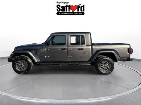 Used 2024 Jeep Gladiator Sport image 4