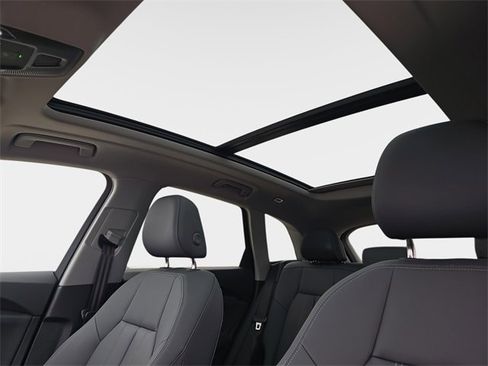 Used 2025 Audi Q5 Premium w/ Convenience Package image 33