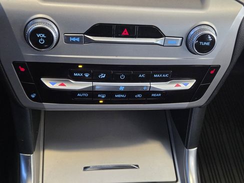 Used 2023 Ford Explorer XLT w/ Equipment Group 202A image 38