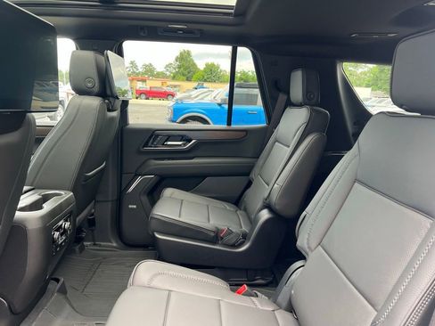 New 2026 GMC Yukon Denali w/ Denali Reserve Package AWD/4WD image 8
