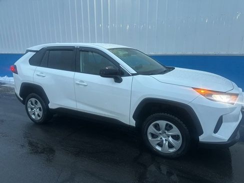 Used 2022 Toyota RAV4 LE image 2