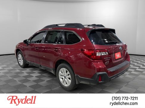 Used 2018 Subaru Outback 2.5i Premium image 3