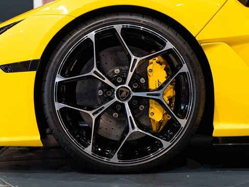 Used 2026 Lamborghini Revuelto AWD/4WD image 12