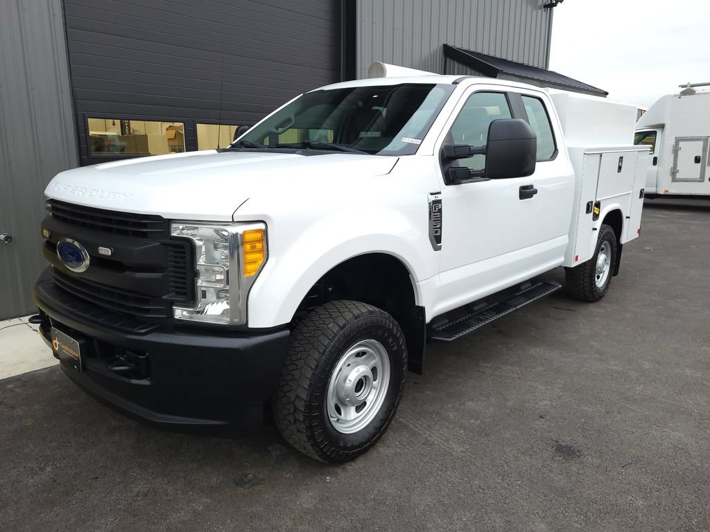 Used 2017 Ford F250 XL w/ Snow Plow/Camper Package AWD/4WD image 2