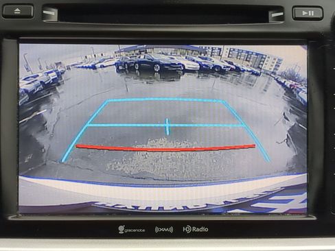 Used 2019 Toyota Highlander SE image 26