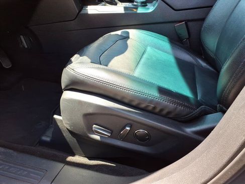Used 2017 Ford Explorer XLT w/ Equipment Group 202A AWD/4WD image 10