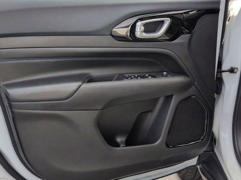 New 2025 Jeep Compass Latitude w/ Altitude Special Edition image 13