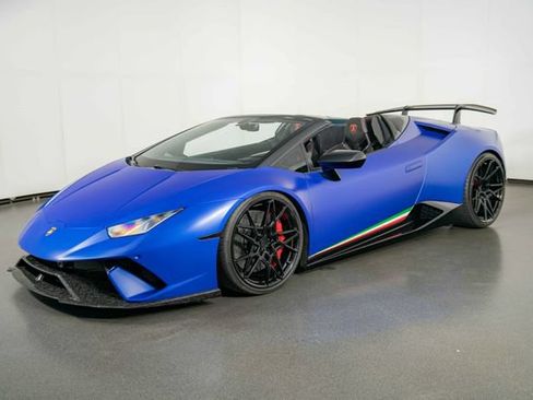 Used 2019 Lamborghini Huracan Performante AWD/4WD image 4