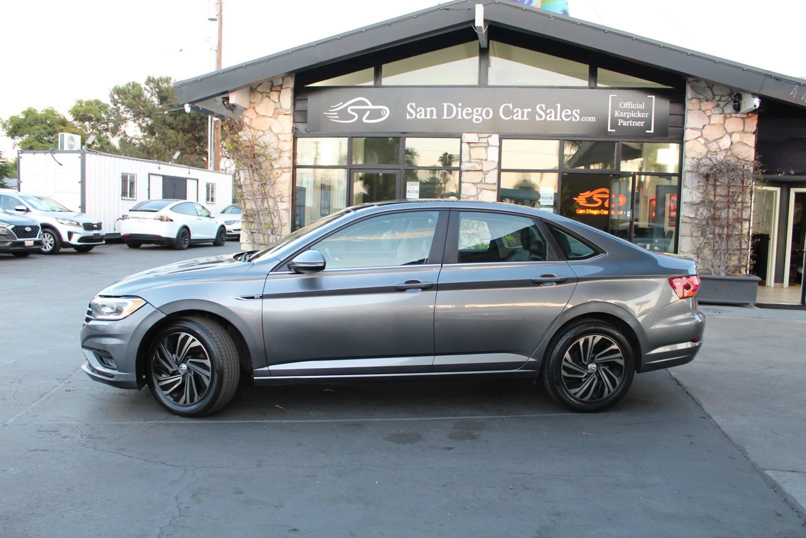 Used 2019 Volkswagen Jetta SEL Premium FWD image 2
