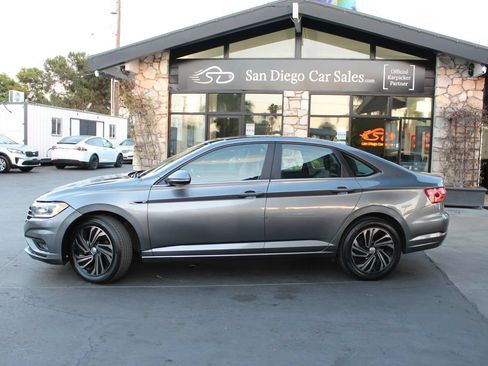 Used 2019 Volkswagen Jetta SEL Premium FWD image 2