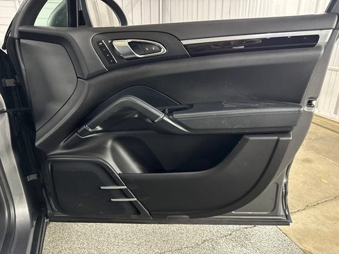 Used 2014 Porsche Cayenne Diesel AWD/4WD image 51
