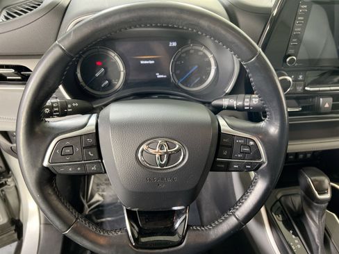 Used 2021 Toyota Highlander XLE image 11