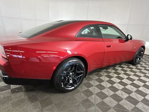 Used 2024 Dodge Charger Daytona R/T w/ Plus Group AWD/4WD image 2