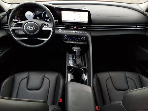 Certified 2025 Hyundai Elantra Limited FWD image 16