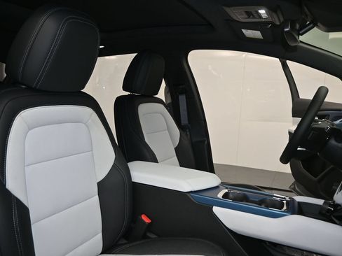 New 2026 Chevrolet Equinox EV LT AWD/4WD image 26