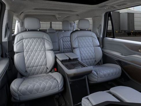 New 2026 Lincoln Navigator L Black Label AWD/4WD image 11
