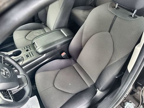 Used 2024 Toyota Highlander LE AWD/4WD image 20